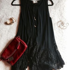 BLACK ALTAR'D STATE FLOWY TANK W/ LACE DETAIL(EUC)